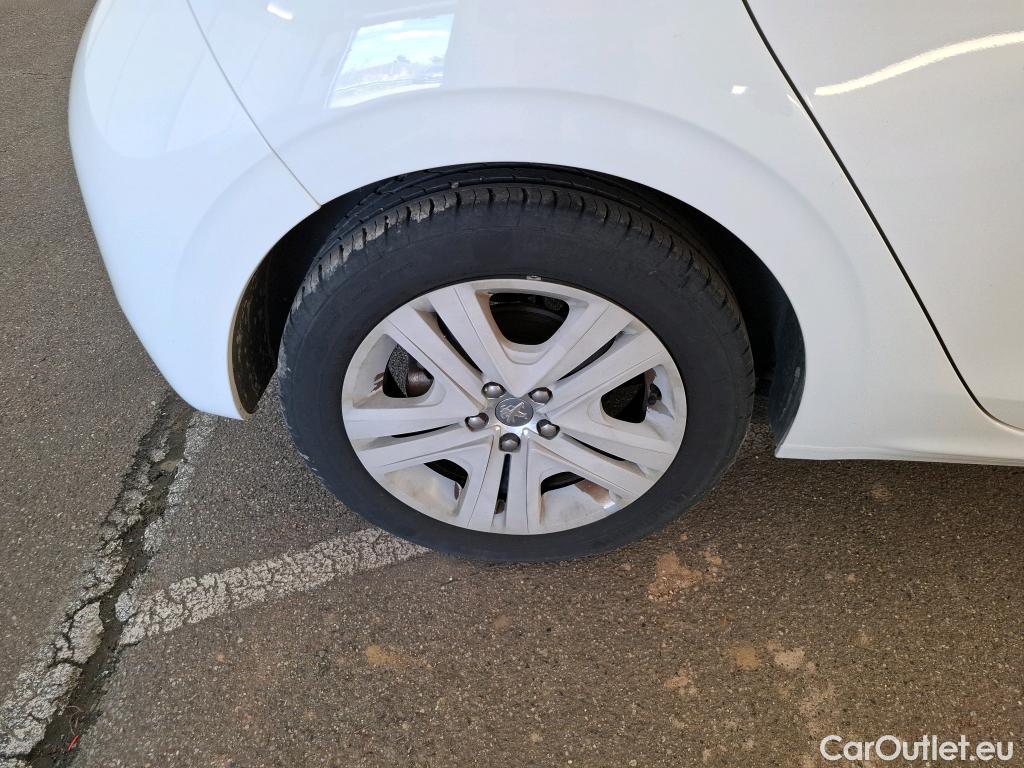  Peugeot  208 PEUGEOT  / 2015 / 5P / Berline &BLUEHDI 100 S&S ALLURE BUSINESS #79