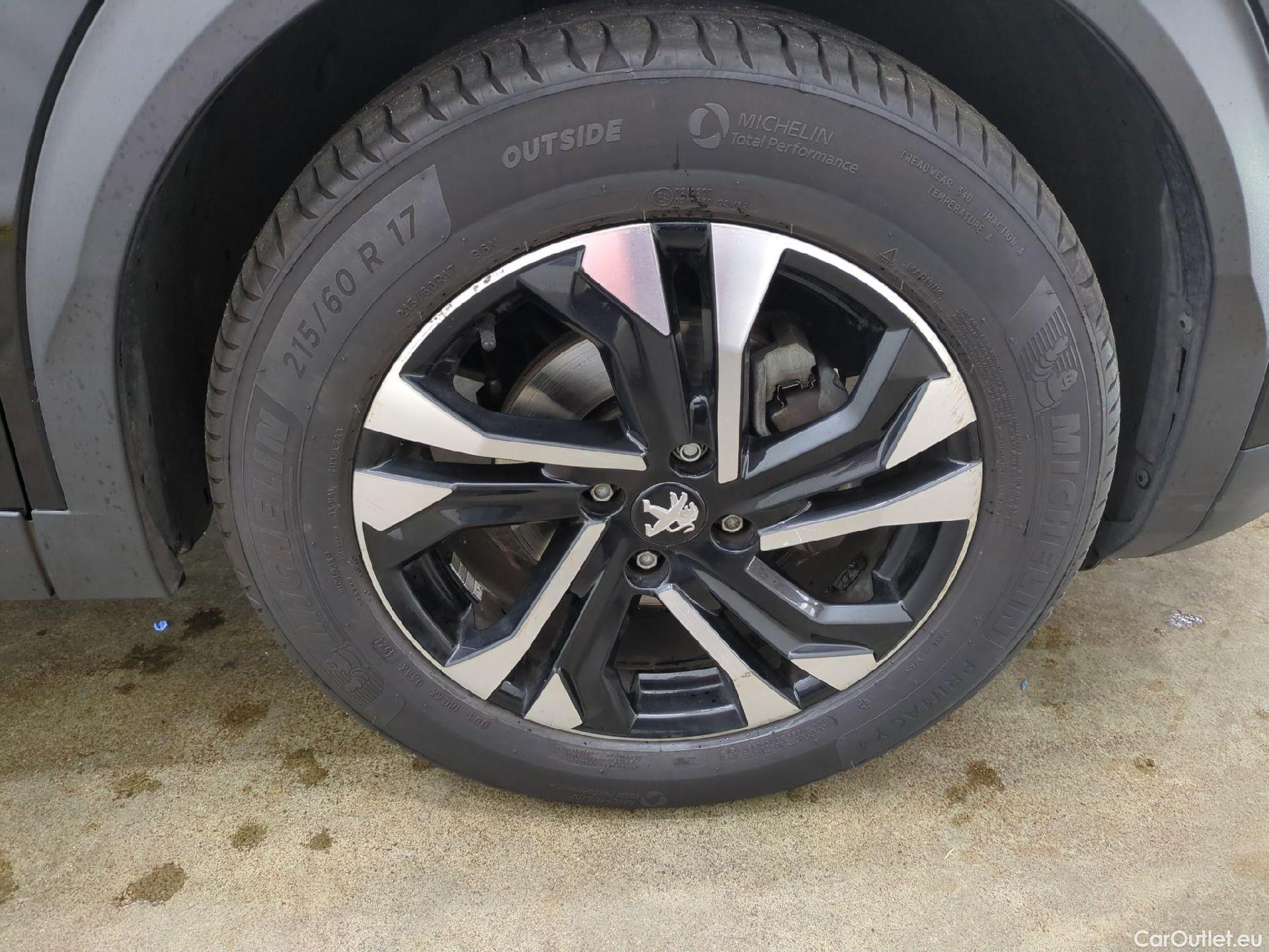  Peugeot  2008  Allure Pack 1.2 PureTech 130CV BVM6 E6d #1