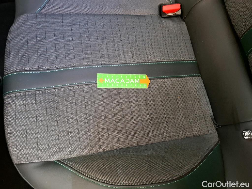  Peugeot  2008 PEUGEOT  / 2019 / 5P / Crossover PureTech 130 S&S EAT8 ALLURE PACK #30