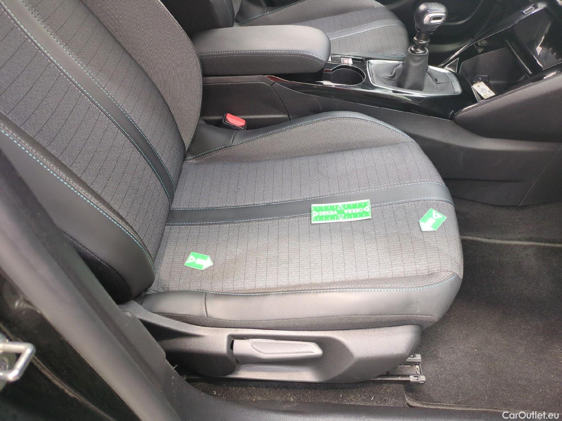  Peugeot  2008  Allure Pack 1.2 PureTech 130CV BVM6 E6d #26