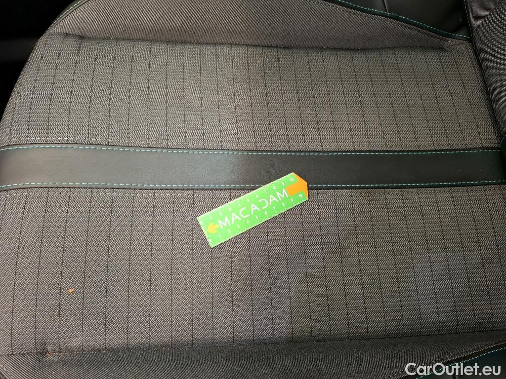  Peugeot  2008 PEUGEOT  / 2019 / 5P / Crossover PureTech 130 S&S EAT8 ALLURE PACK #28