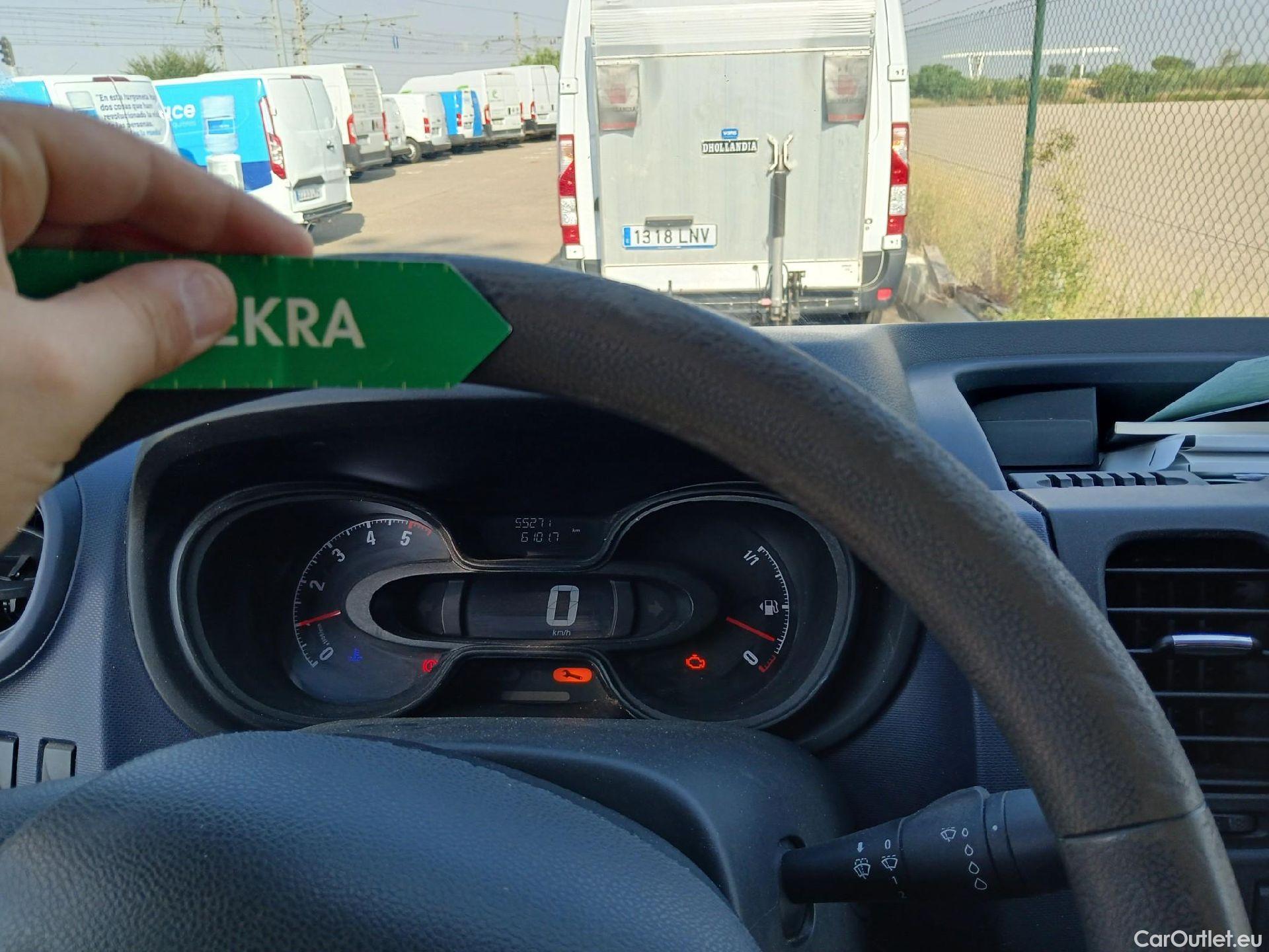  Opel  Vivaro OPEL  / 2014 / 4P / furgón 1.6CDTI 88kW (120CV) Expressio L1H1 2.9t #26
