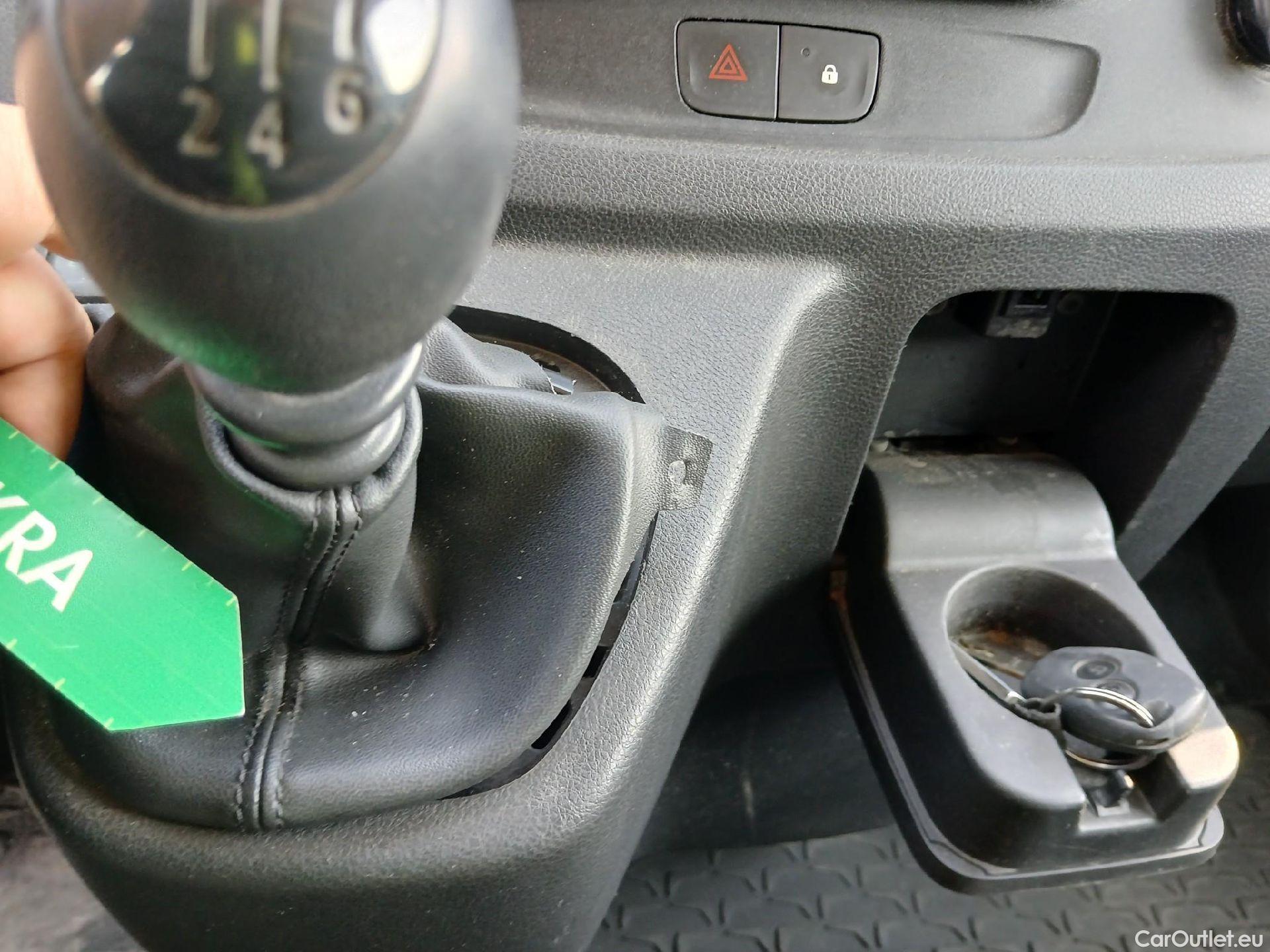  Opel  Vivaro OPEL  / 2014 / 4P / furgón 1.6CDTI 88kW (120CV) Expressio L1H1 2.9t #24