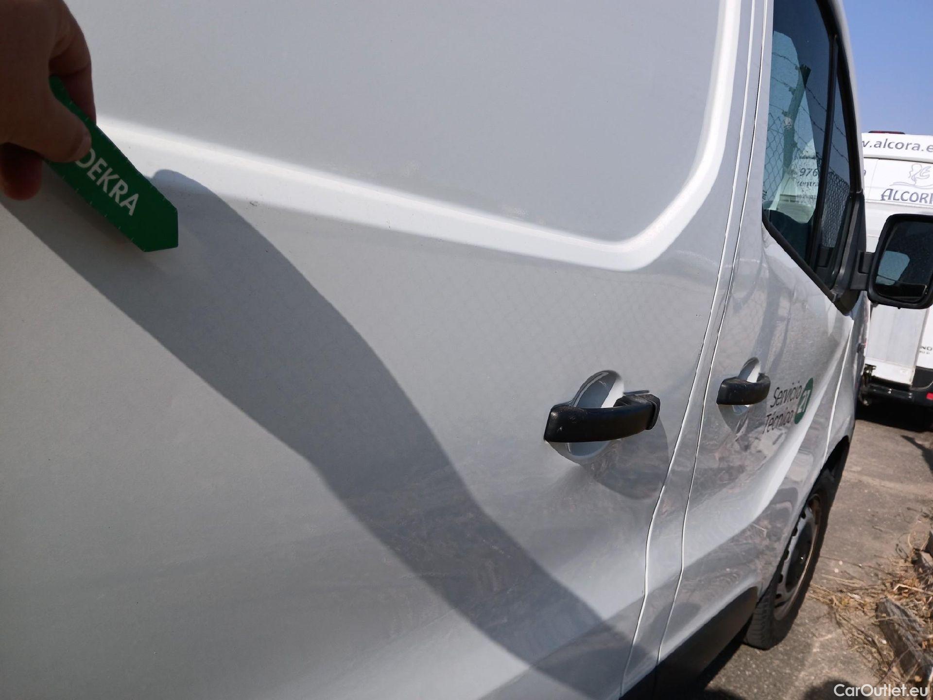  Opel  Vivaro OPEL  / 2014 / 4P / furgón 1.6CDTI 88kW (120CV) Expressio L1H1 2.9t #70