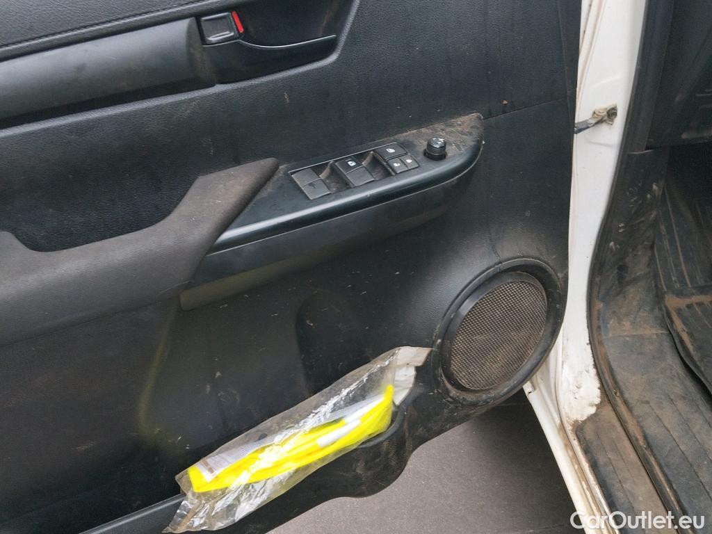  Toyota  Hilux TOYOTA  / 2020 / 4P / pickup 2.4 D-4D Cabina Doble GX #26