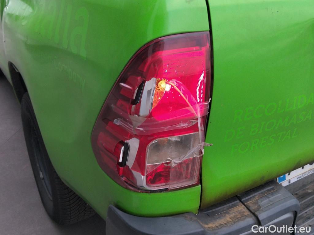  Toyota  Hilux TOYOTA  / 2020 / 4P / pickup 2.4 D-4D Cabina Doble GX #5