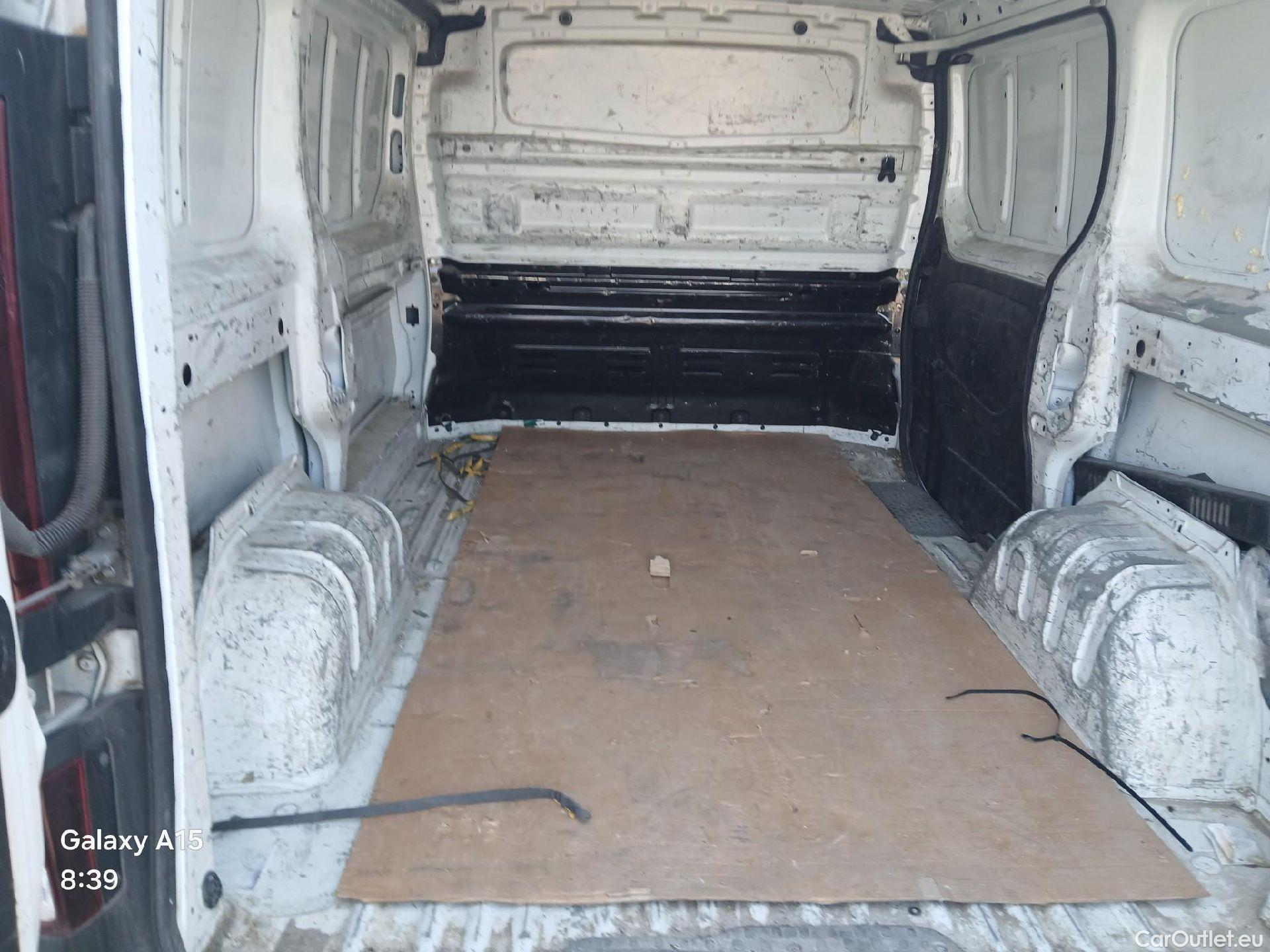  Renault  Trafic RENAULT  / 2014 / 4P / furgón Furgón 27 L1H1 dCi 88kW (120CV) #24