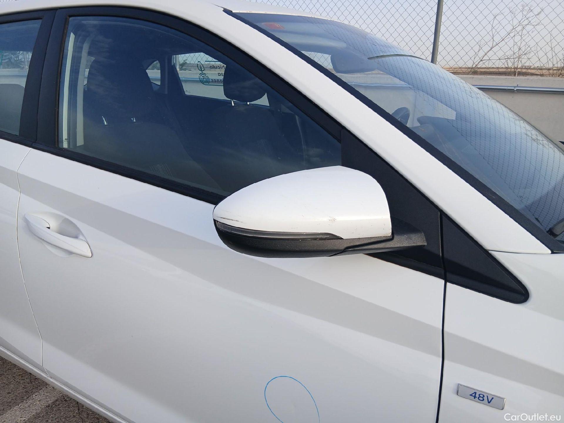  Hyundai  i20 HYUNDAI  / 2020 / 5P / berlina con portón 1.0 TGDI 74kW (100CV) 48V Essence #40