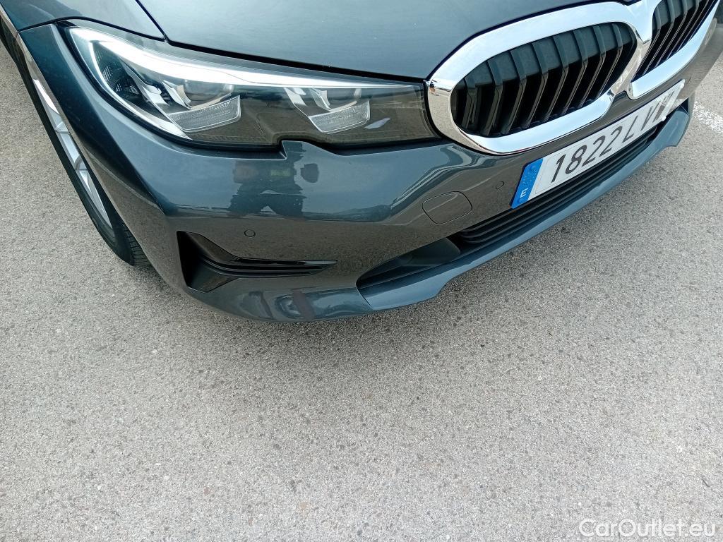  Bmw  Serie 3 BMW  / 2018 / 4P / sedán 318d Auto. #15
