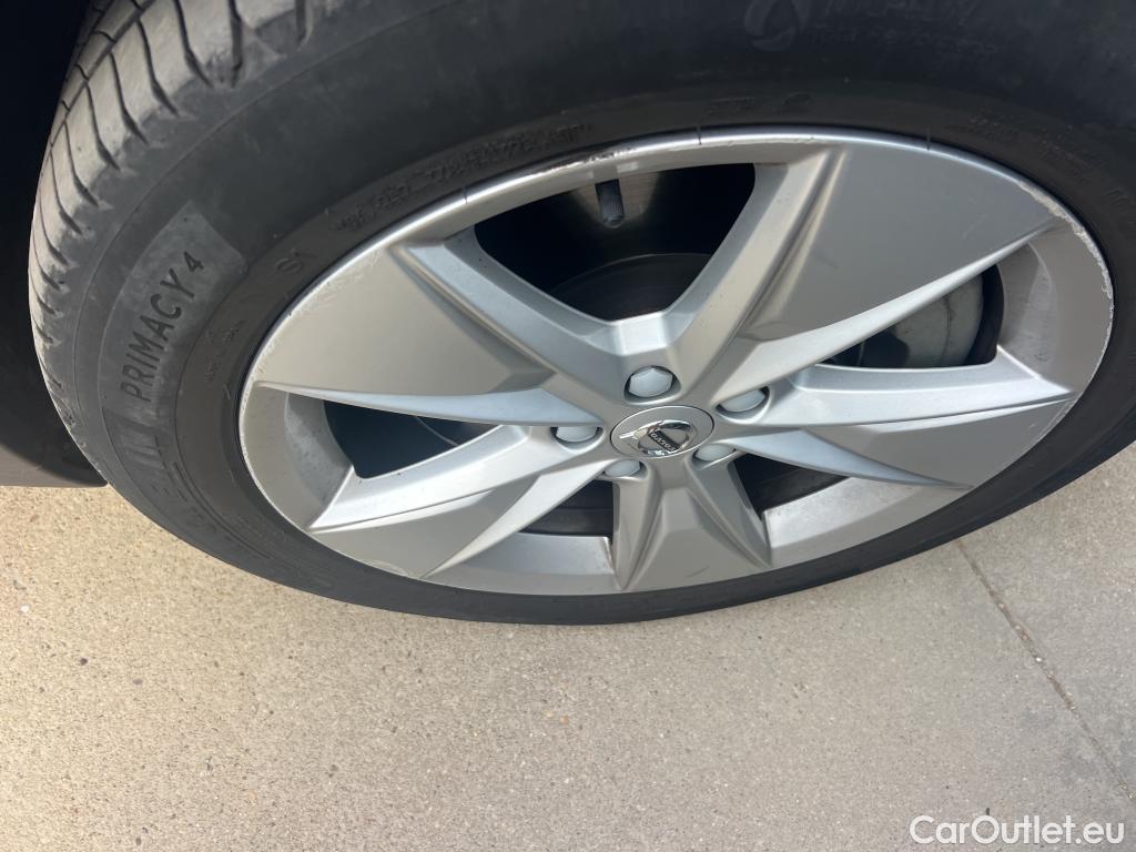  Volvo  V60 VOLVO  Cross Country / 2018 / 5P / familiar 2.0 T5 AUTO #18