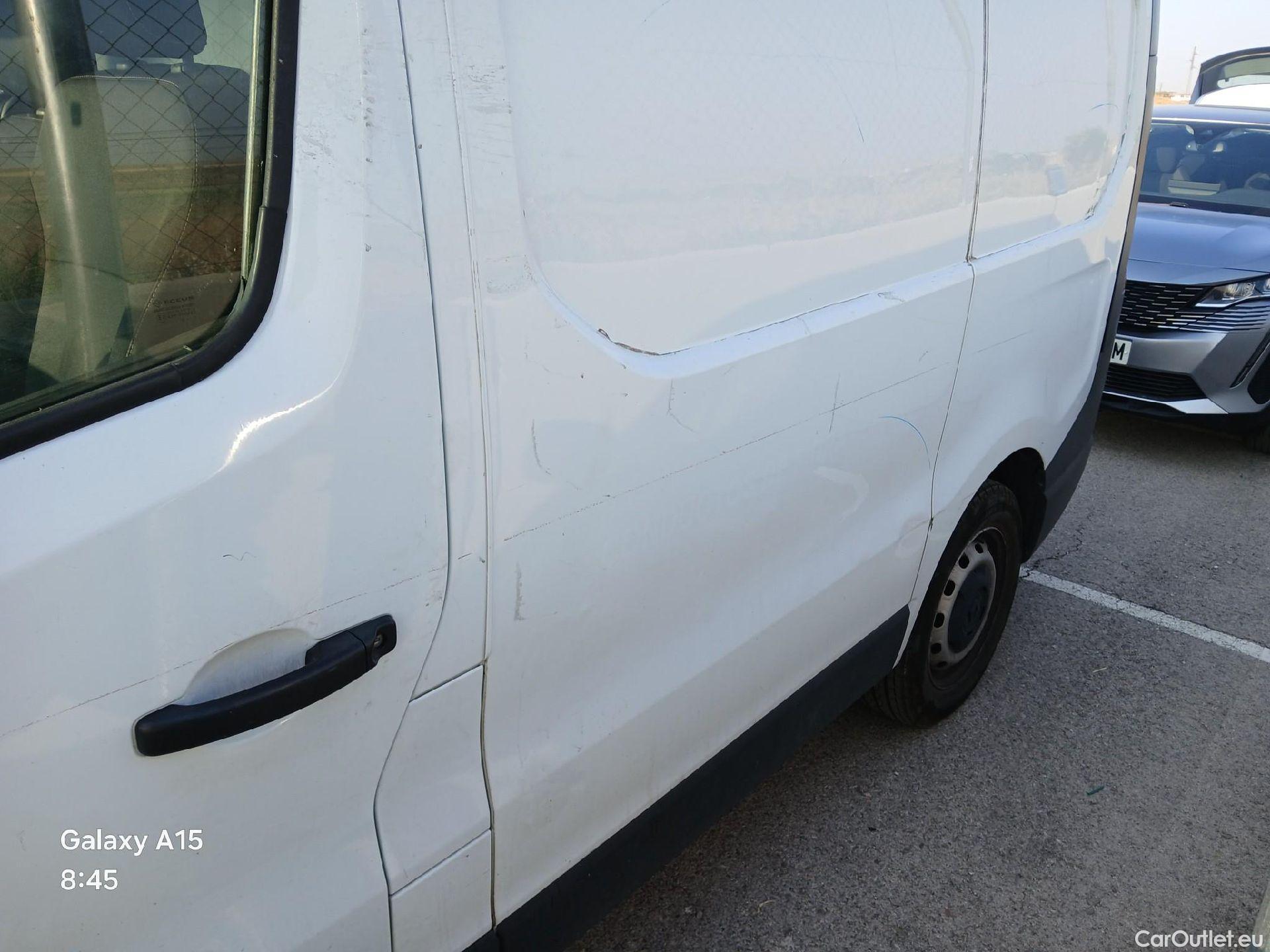  Renault  Trafic RENAULT  / 2014 / 4P / furgón Furgón 27 L1H1 dCi 88kW (120CV) #50