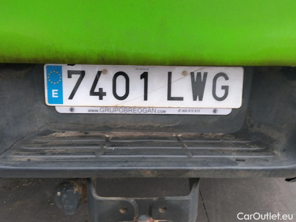  Toyota  Hilux TOYOTA  / 2020 / 4P / pickup 2.4 D-4D Cabina Doble GX #33