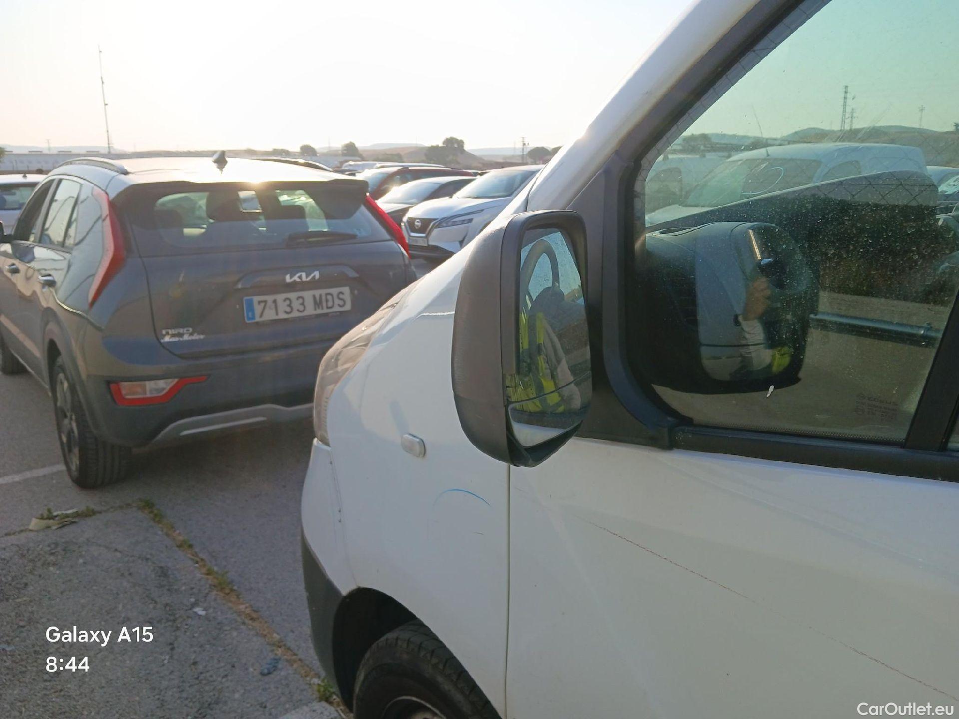  Renault  Trafic RENAULT  / 2014 / 4P / furgón Furgón 27 L1H1 dCi 88kW (120CV) #46