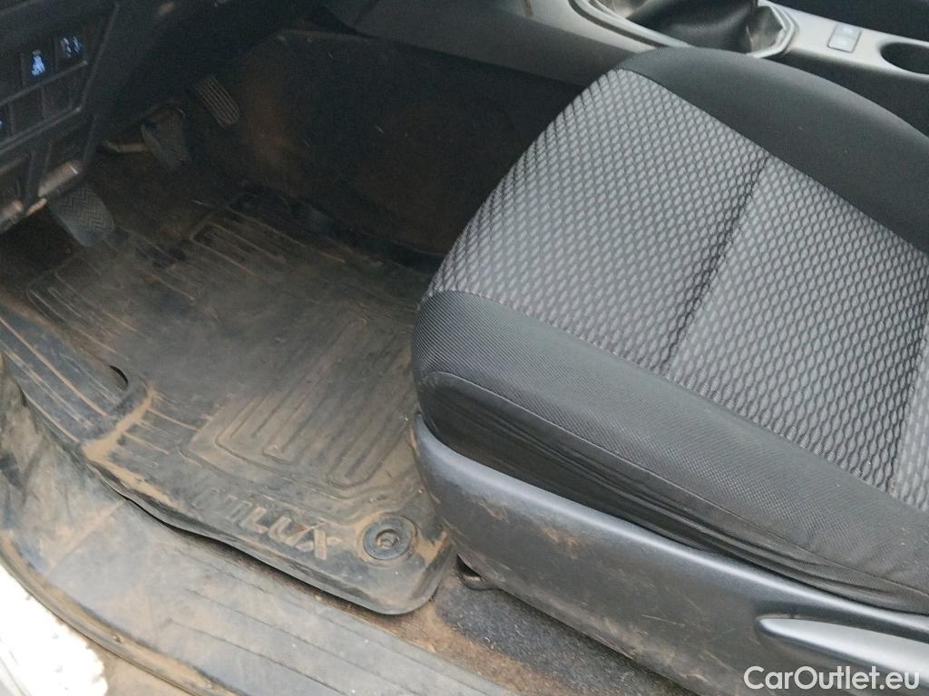  Toyota  Hilux TOYOTA  / 2020 / 4P / pickup 2.4 D-4D Cabina Doble GX #27