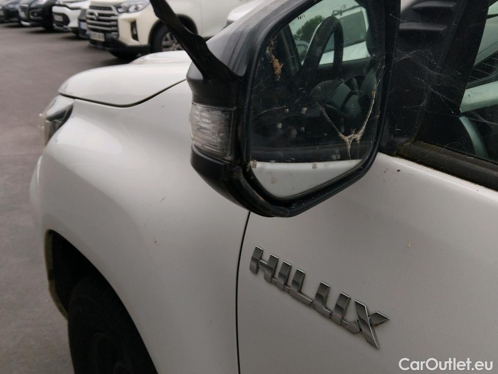  Toyota  Hilux TOYOTA  / 2020 / 4P / pickup 2.4 D-4D Cabina Doble GX #13