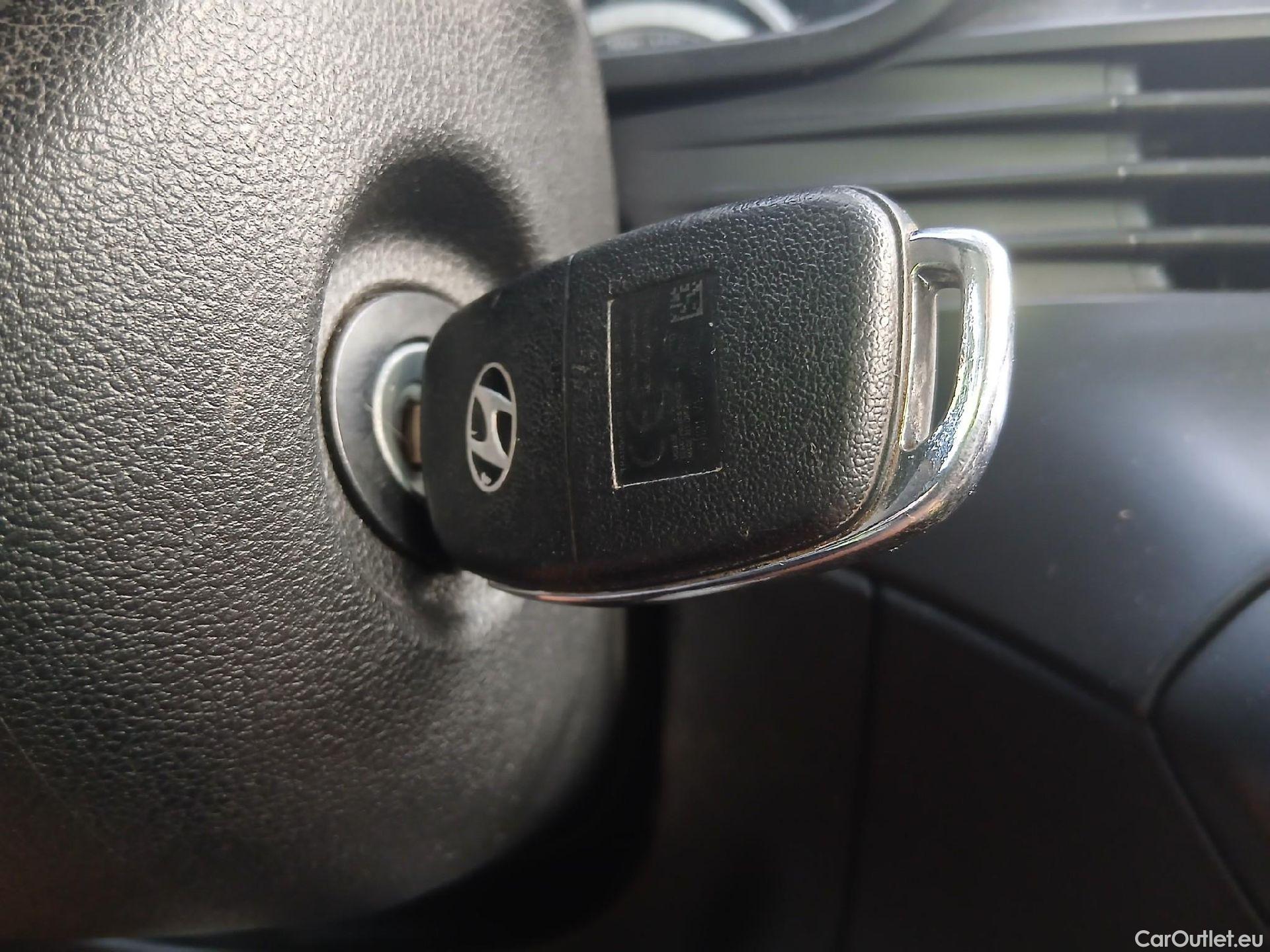  Hyundai  i20 HYUNDAI  / 2020 / 5P / berlina con portón 1.0 TGDI 74kW (100CV) 48V Essence #1