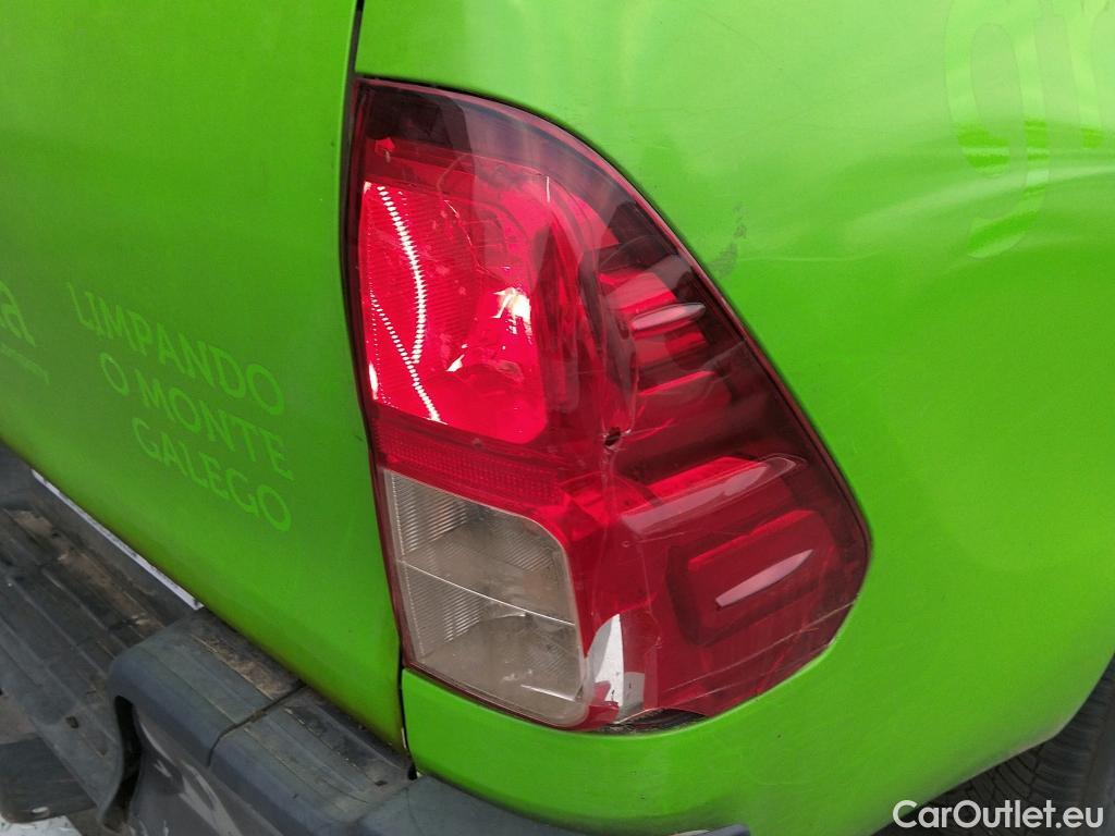  Toyota  Hilux TOYOTA  / 2020 / 4P / pickup 2.4 D-4D Cabina Doble GX #3