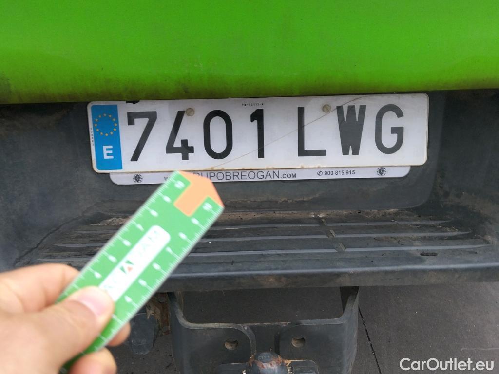  Toyota  Hilux TOYOTA  / 2020 / 4P / pickup 2.4 D-4D Cabina Doble GX #34