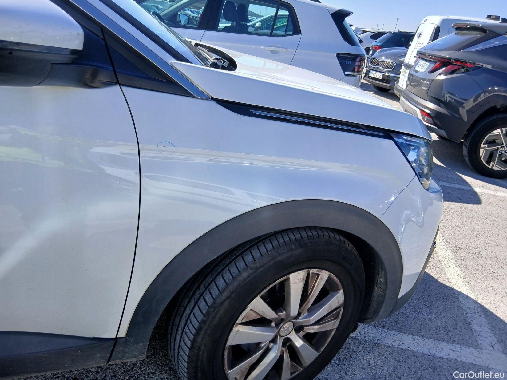  Peugeot  3008 PEUGEOT  / 2016 / 5P / todoterreno 1.2 PURETECH 96KW (130CV) ACTIVE S&S #67