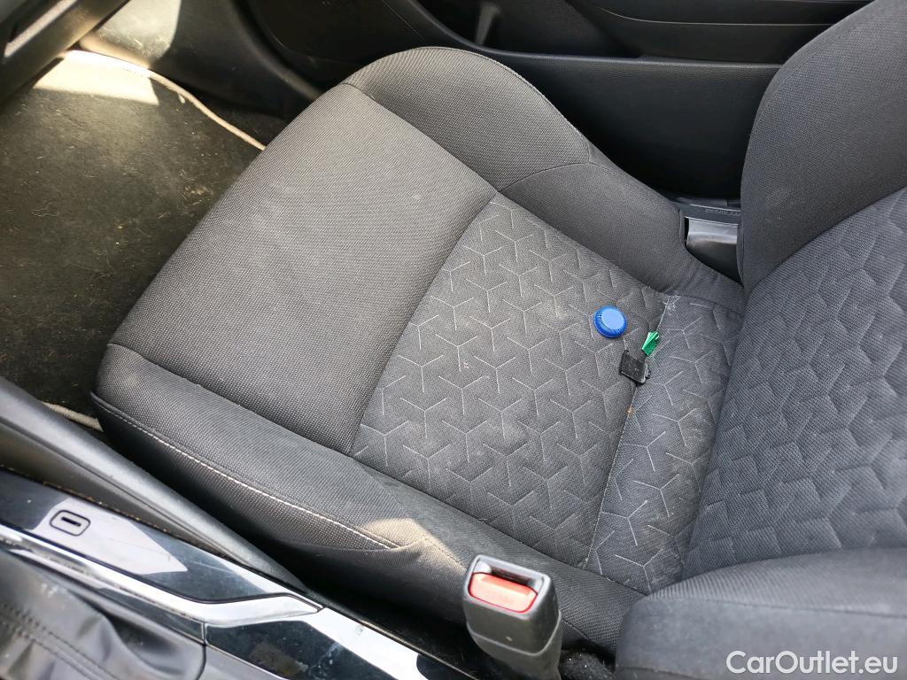  Toyota  Corolla TOYOTA  / 2019 / 5P / familiar 1.8 125H ACTIVE TECH E-CVT TOU SPORT #19