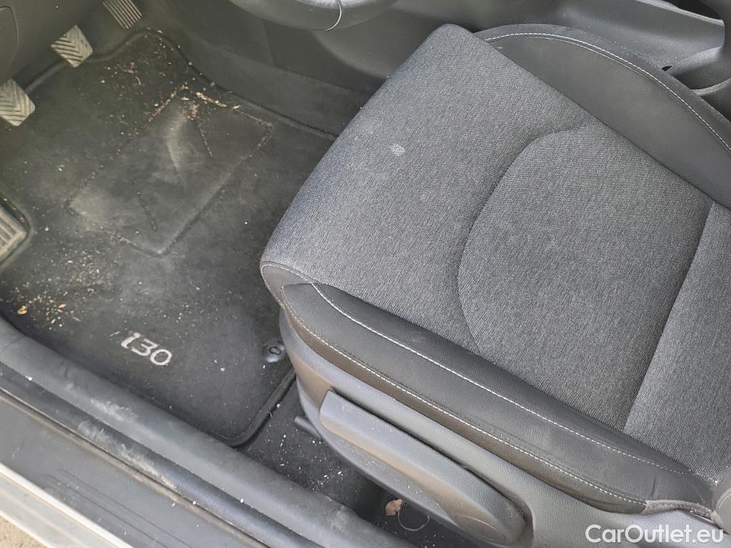  Hyundai  i30 HYUNDAI  / 2020 / 5P / berlina con portón 1.0 TGDI 48V Klass #7