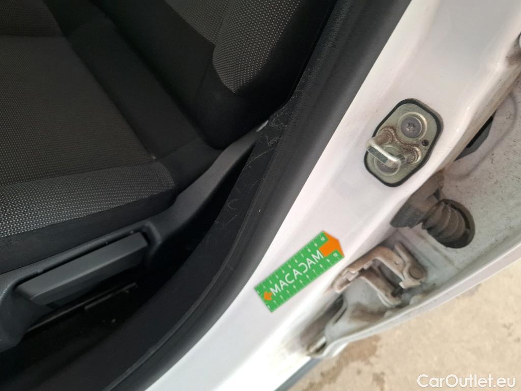  Citroen  C3 CITROEN  2016 5P Berline PureTech 110 BVM6 Feel #4