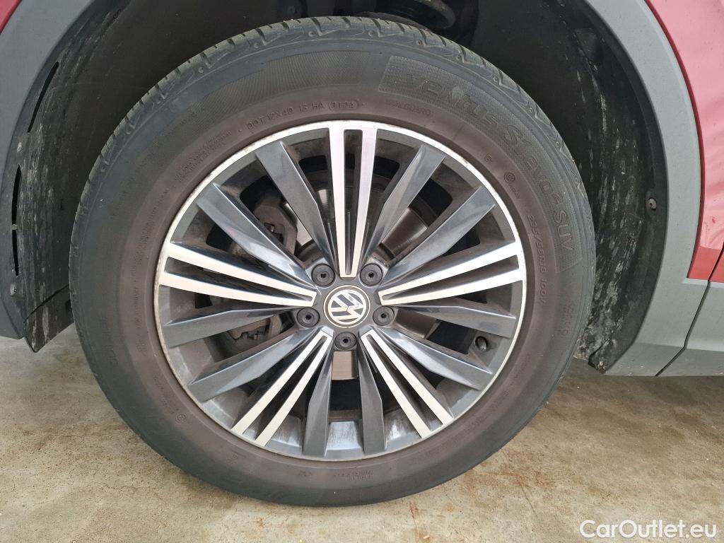  Volkswagen  Tiguan VOLKSWAGEN  Allspace / 2017 / 5P / SUV 2.0 TDI 150 DSG7 Carat Exclusive #4