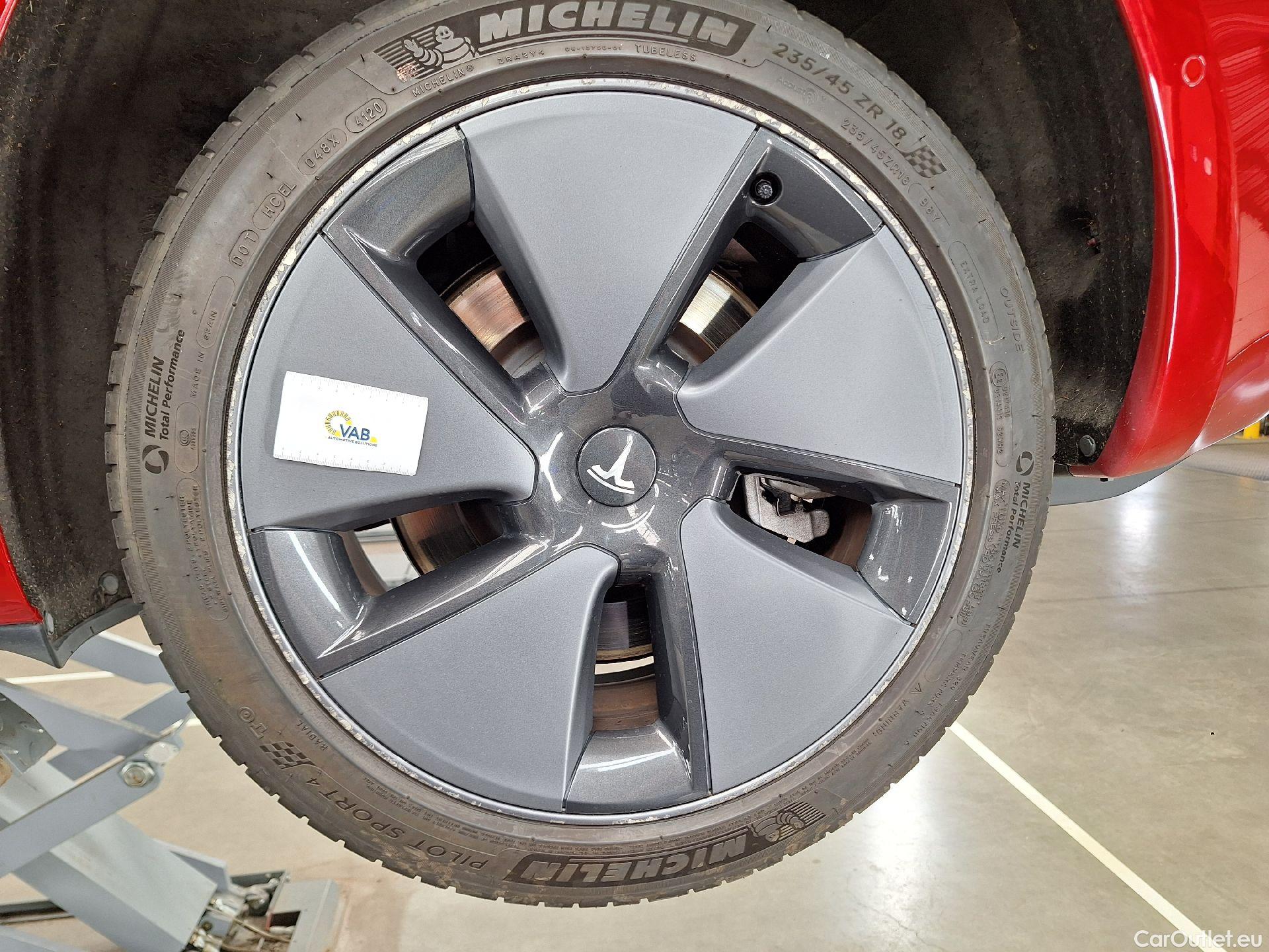  Tesla  Model 3 Tesla,  '18 BEV, Tesla  Standard RWD Plus 4d #25