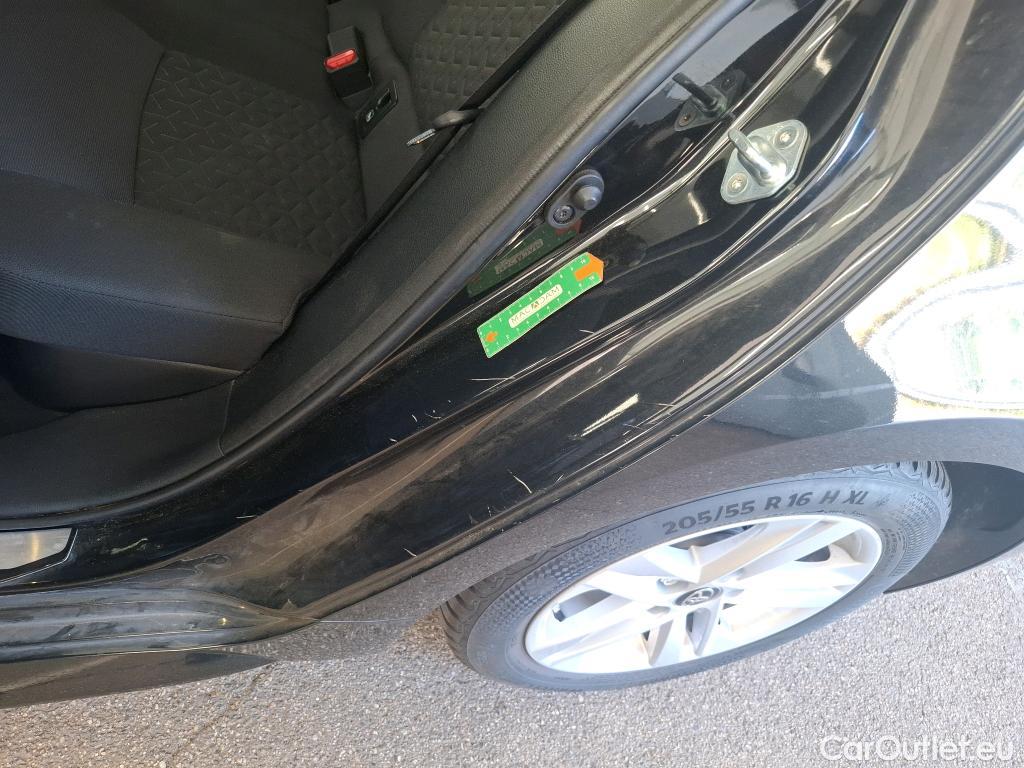  Toyota  Corolla TOYOTA  / 2018 / 5P / Berline Hybride 122h Dynamic #1