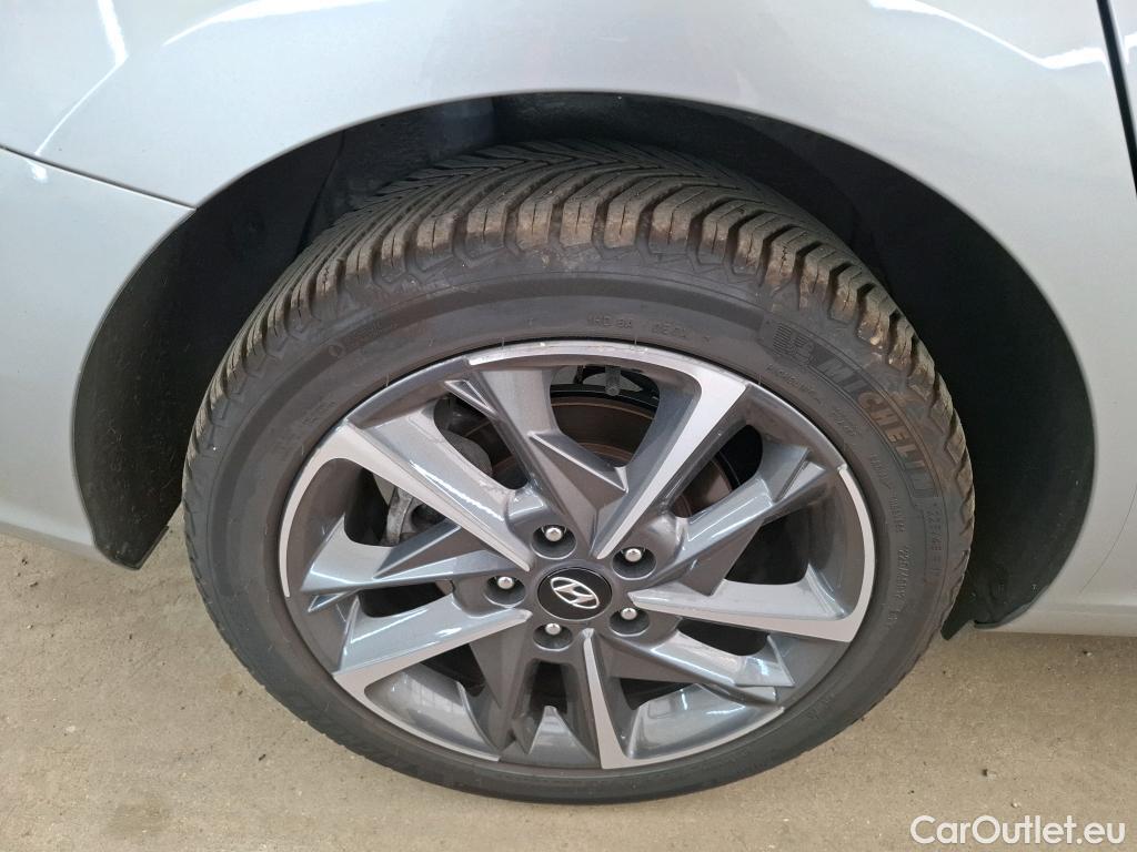  Hyundai  i30 HYUNDAI  Sport Wagon / 2020 / 5P / Break 1.0 T-GDI 120 DCT-7 MHEV CREATIVE SW #26