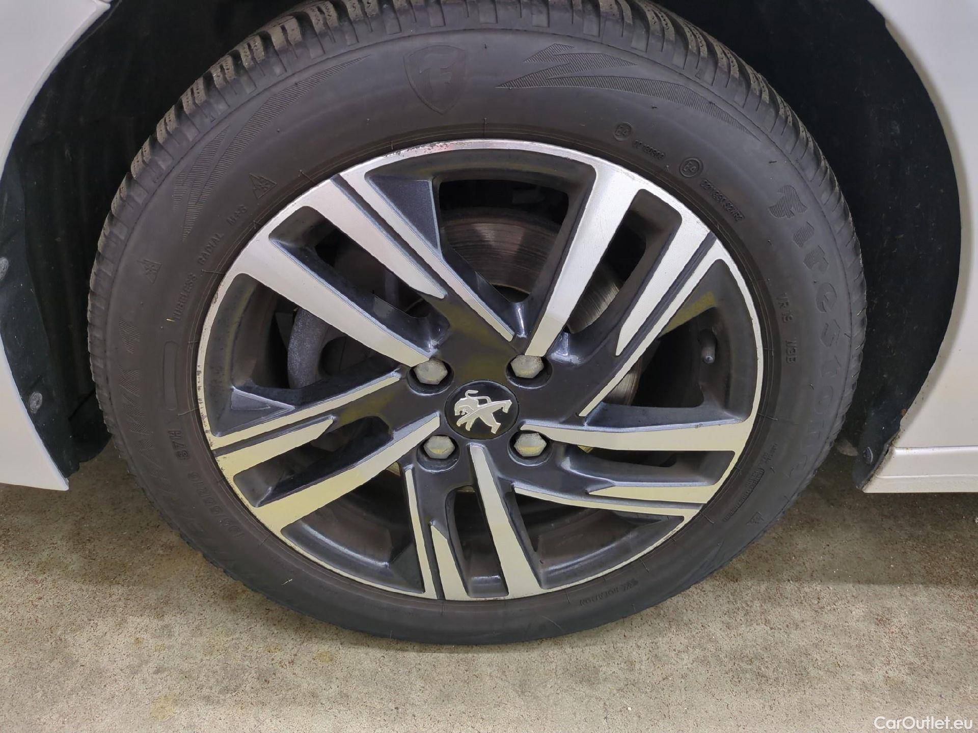  Peugeot  208  Allure Pack 1.2 PureTech 100CV BVA8 E6d #2