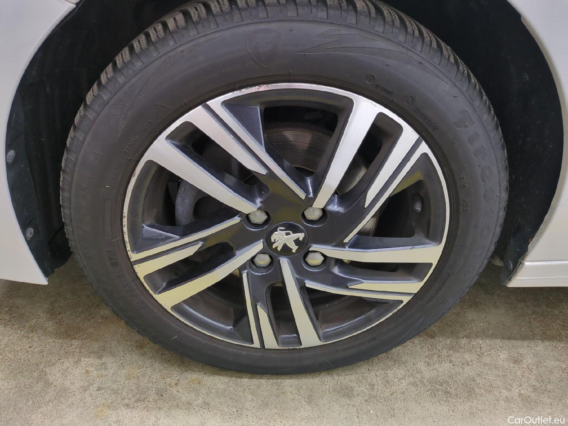  Peugeot  208  Allure Pack 1.2 PureTech 100CV BVA8 E6d #1
