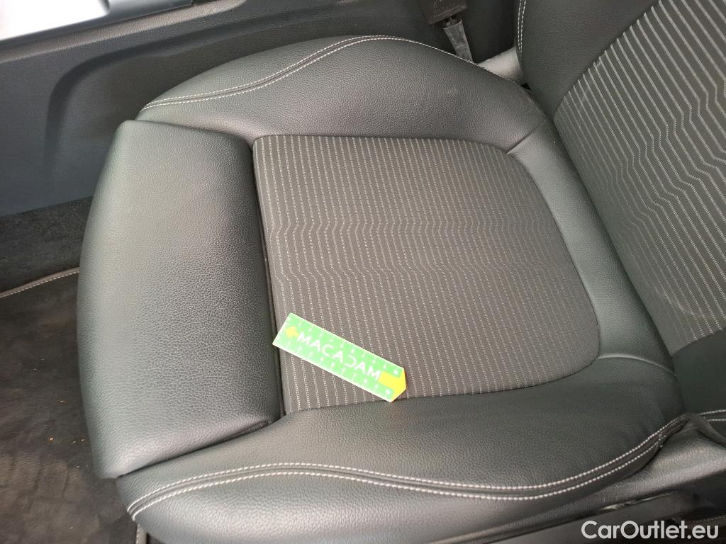  Mercedes  GLB MERCEDES-BENZ  / 2019 / 5P / SUV  200 d Business Line #13