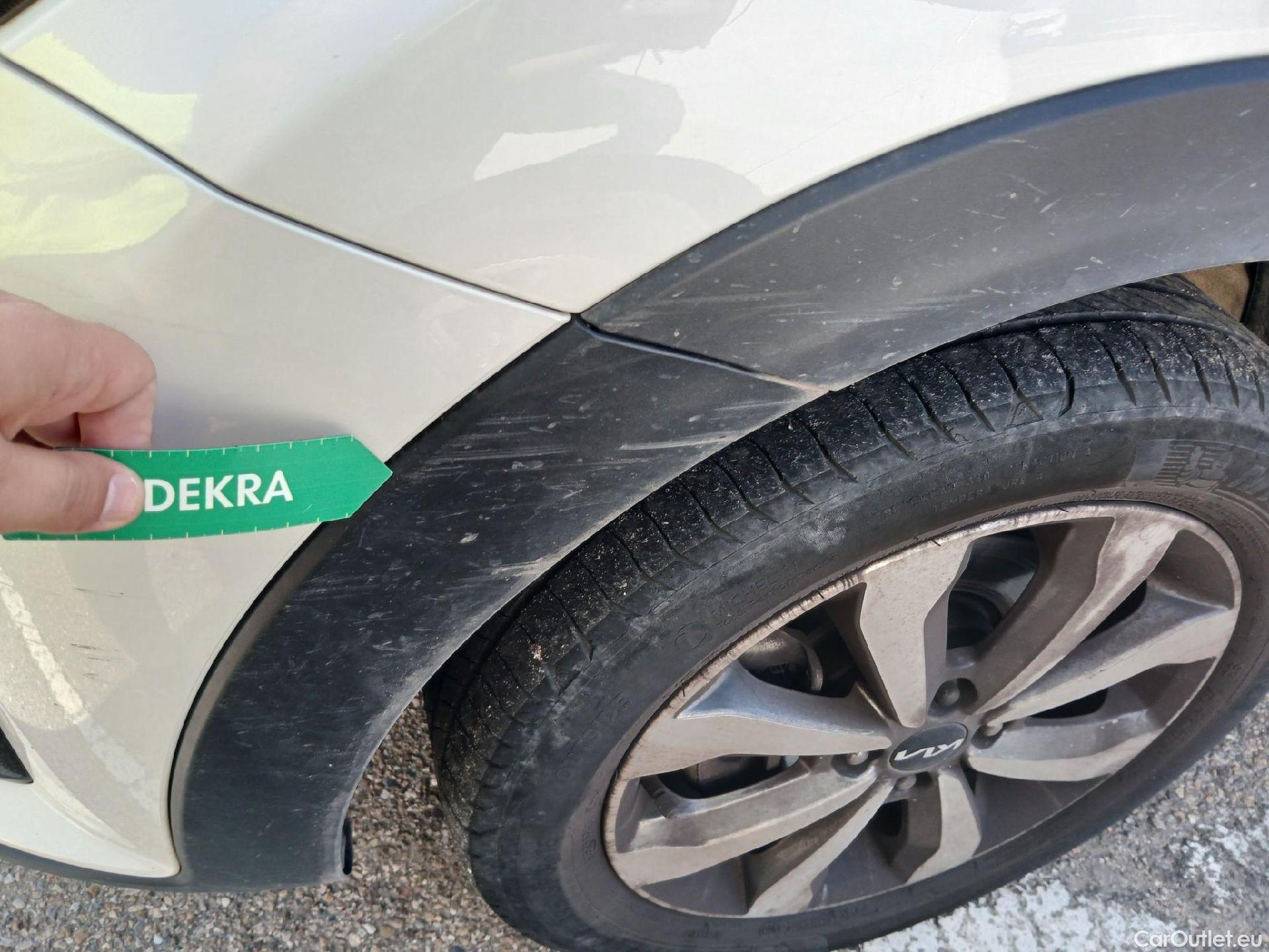  KIA  STONIC KIA  / 2017 / 5P / todoterreno 1.0 T-GDi 74kW (100CV) MHEV iMT Drive #16