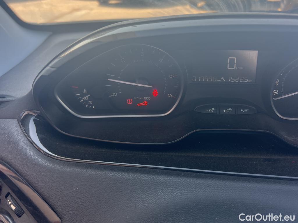  Peugeot  208 PEUGEOT  / 2015 / 5P / berlina con portón 5P ACTIVE BlueHDi 73kW (100CV) #44