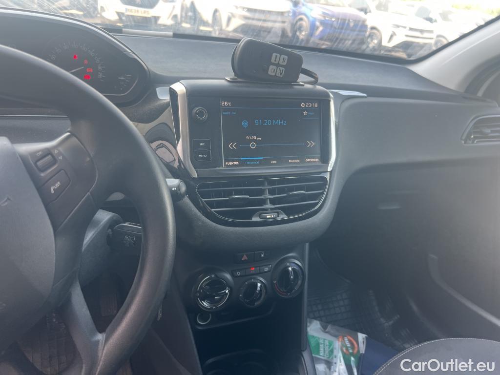 Peugeot  208 PEUGEOT  / 2015 / 5P / berlina con portón 5P ACTIVE BlueHDi 73kW (100CV) #47
