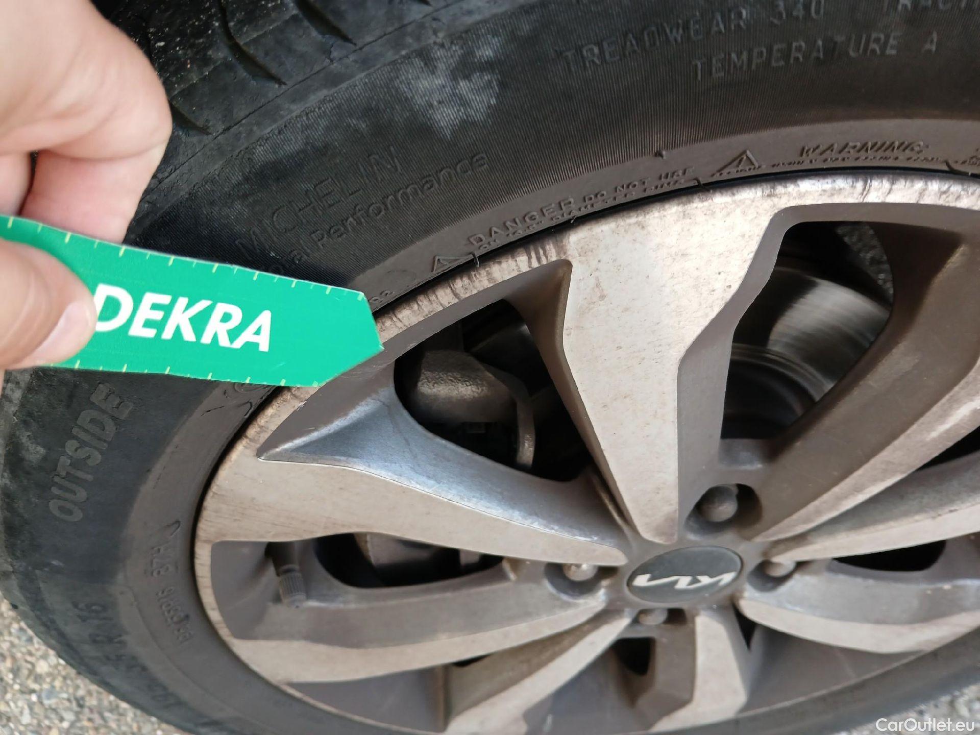  KIA  STONIC KIA  / 2017 / 5P / todoterreno 1.0 T-GDi 74kW (100CV) MHEV iMT Drive #21