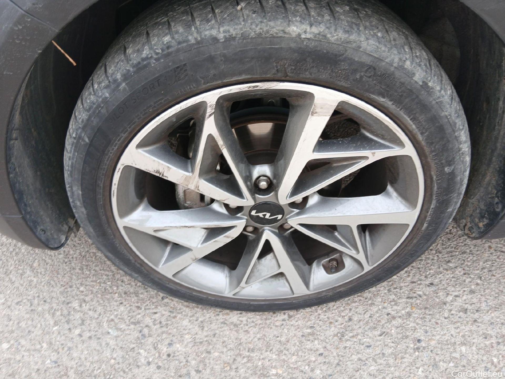  KIA  Niro KIA  / 2019 / 5P / crossover 1.6 GDi HEV 104kW (141CV) Emotion (AC) #7