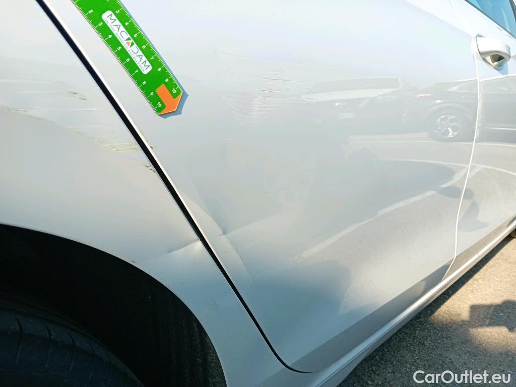  Volkswagen  Golf  VOLKSWAGEN / 2020 / 5P / berlina con portón 2.0 TDI 85kW (115CV) #6