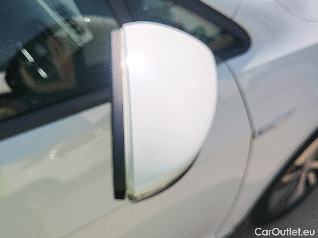  Volkswagen  Golf  VOLKSWAGEN / 2016 / 5P / berlina con portón ePower 110 kW (136CV) (AC) #19
