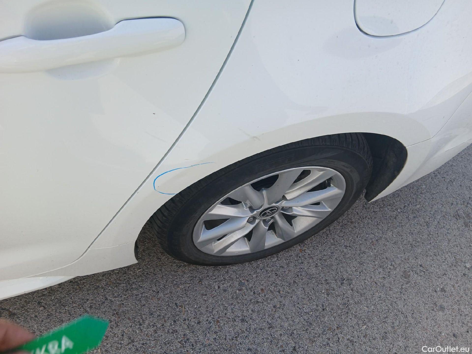  Toyota  Corolla TOYOTA  / 2019 / 5P / familiar 140H Active Plus Touring Sport #18