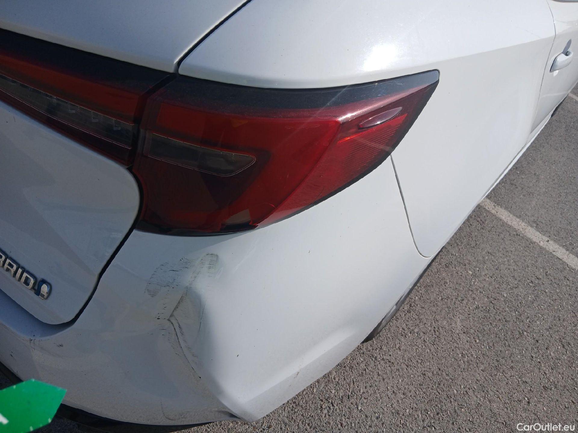  Toyota  Corolla TOYOTA  / 2019 / 5P / familiar 140H Active Plus Touring Sport #23