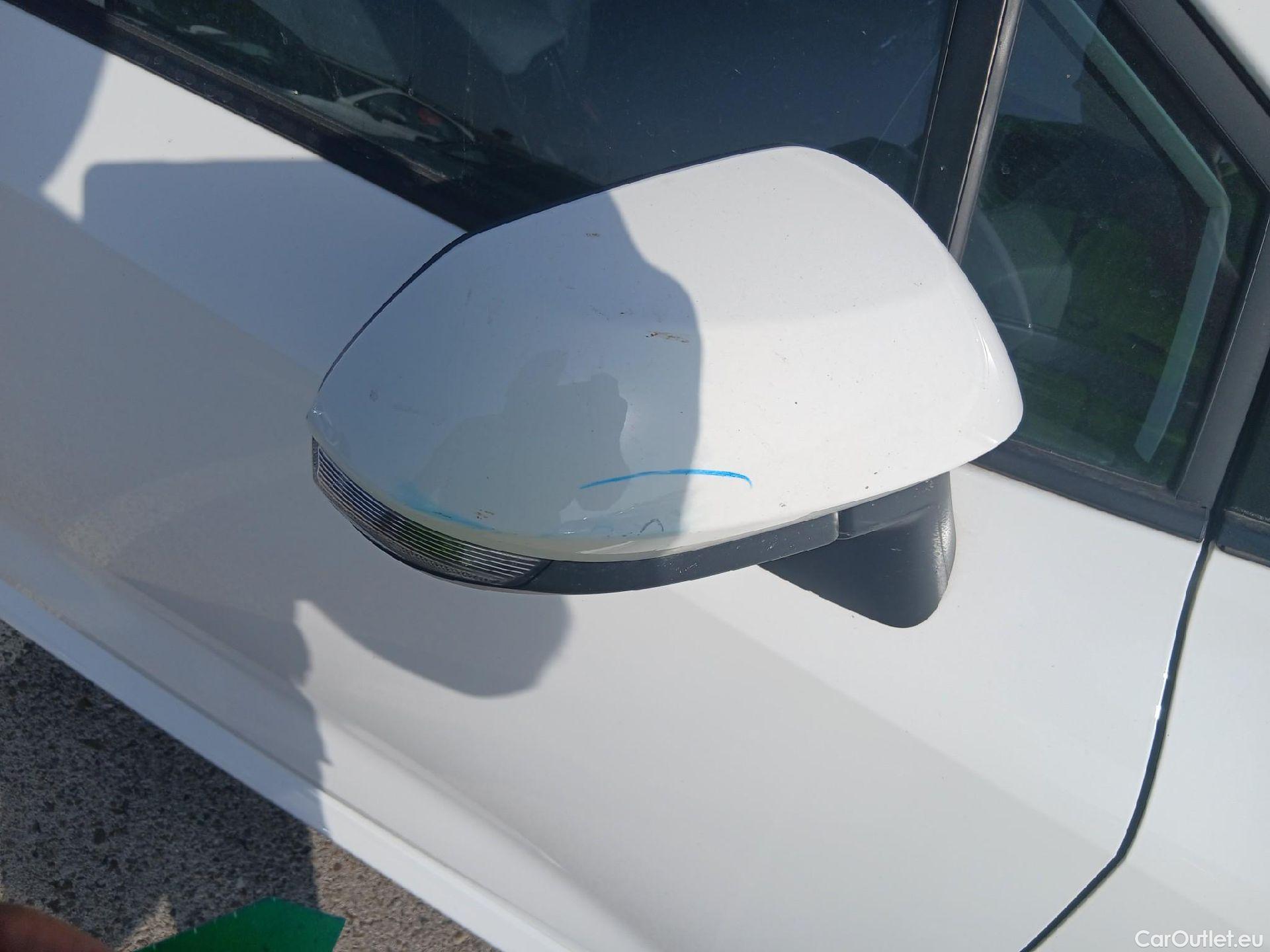  Toyota  Corolla TOYOTA  / 2019 / 5P / familiar 140H Active Plus Touring Sport #32