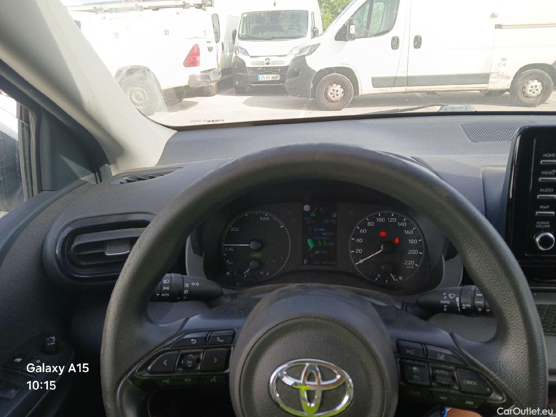  Toyota  Yaris TOYOTA  1.5 120H Business Plus #2