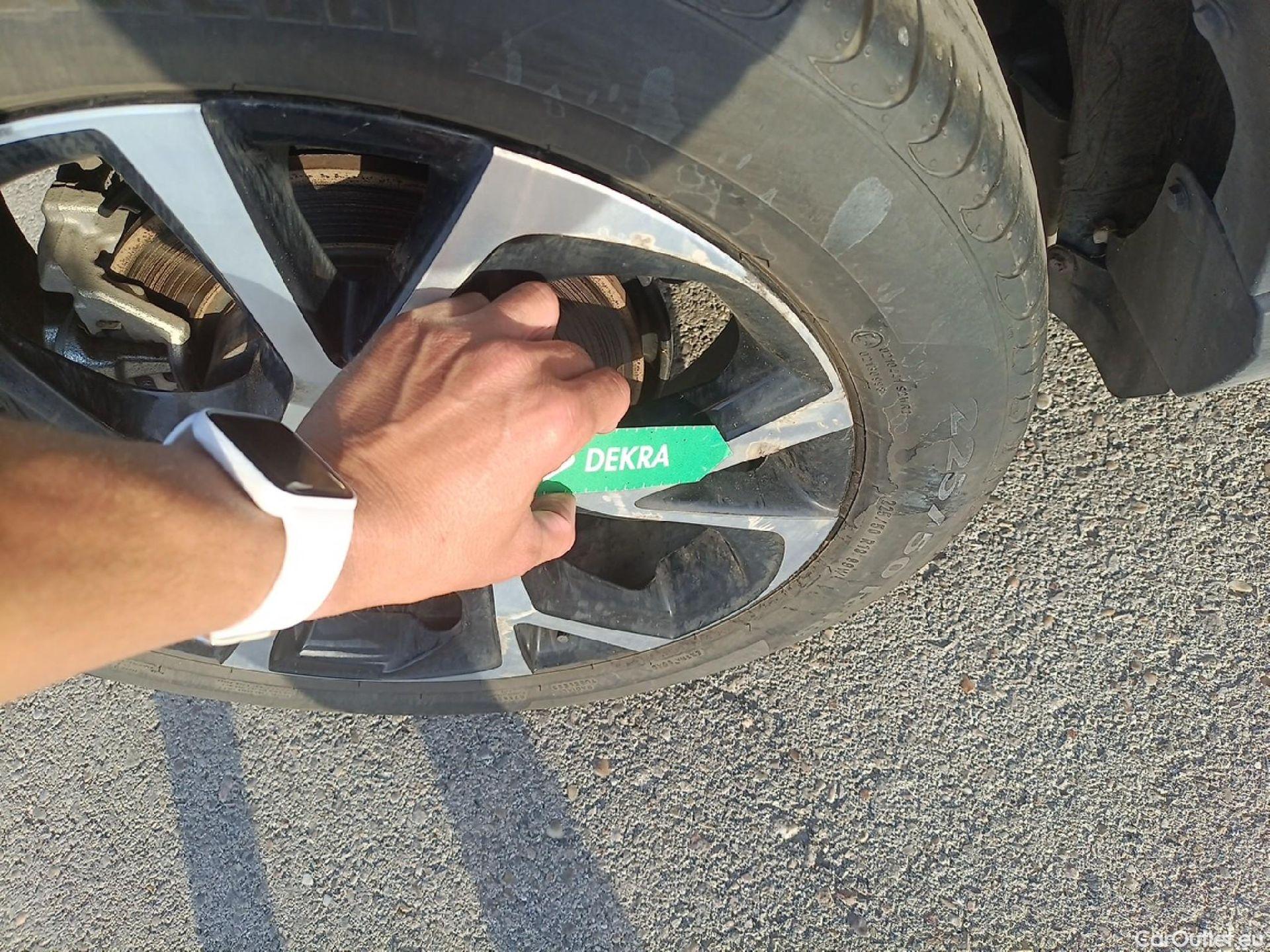  Toyota  C-HR TOYOTA  / 2016 / 5P / todoterreno 1.8 125H Advance (CX) #38