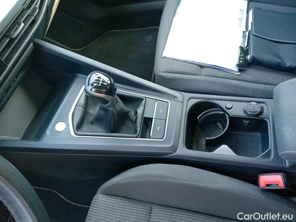  Volkswagen  Golf  VOLKSWAGEN / 2020 / 5P / berlina con portón 2.0 TDI 85kW (115CV) #2