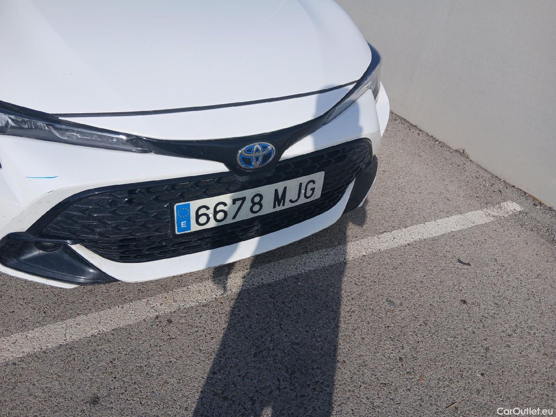 Toyota  Corolla TOYOTA  / 2019 / 5P / familiar 140H Active Plus Touring Sport #6