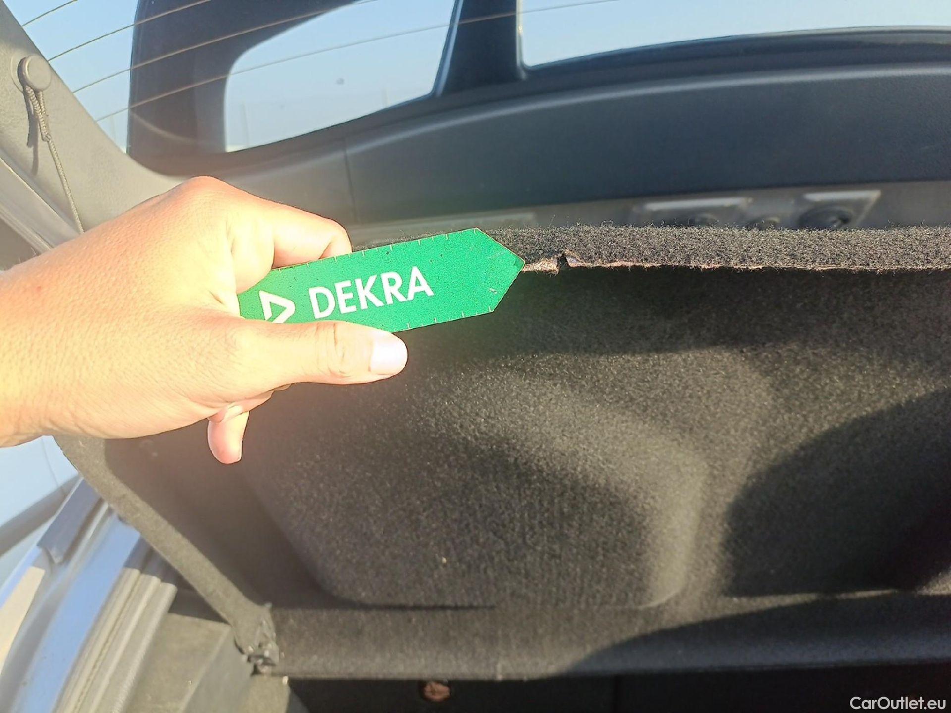  Toyota  C-HR TOYOTA  / 2016 / 5P / todoterreno 1.8 125H Advance (CX) #2
