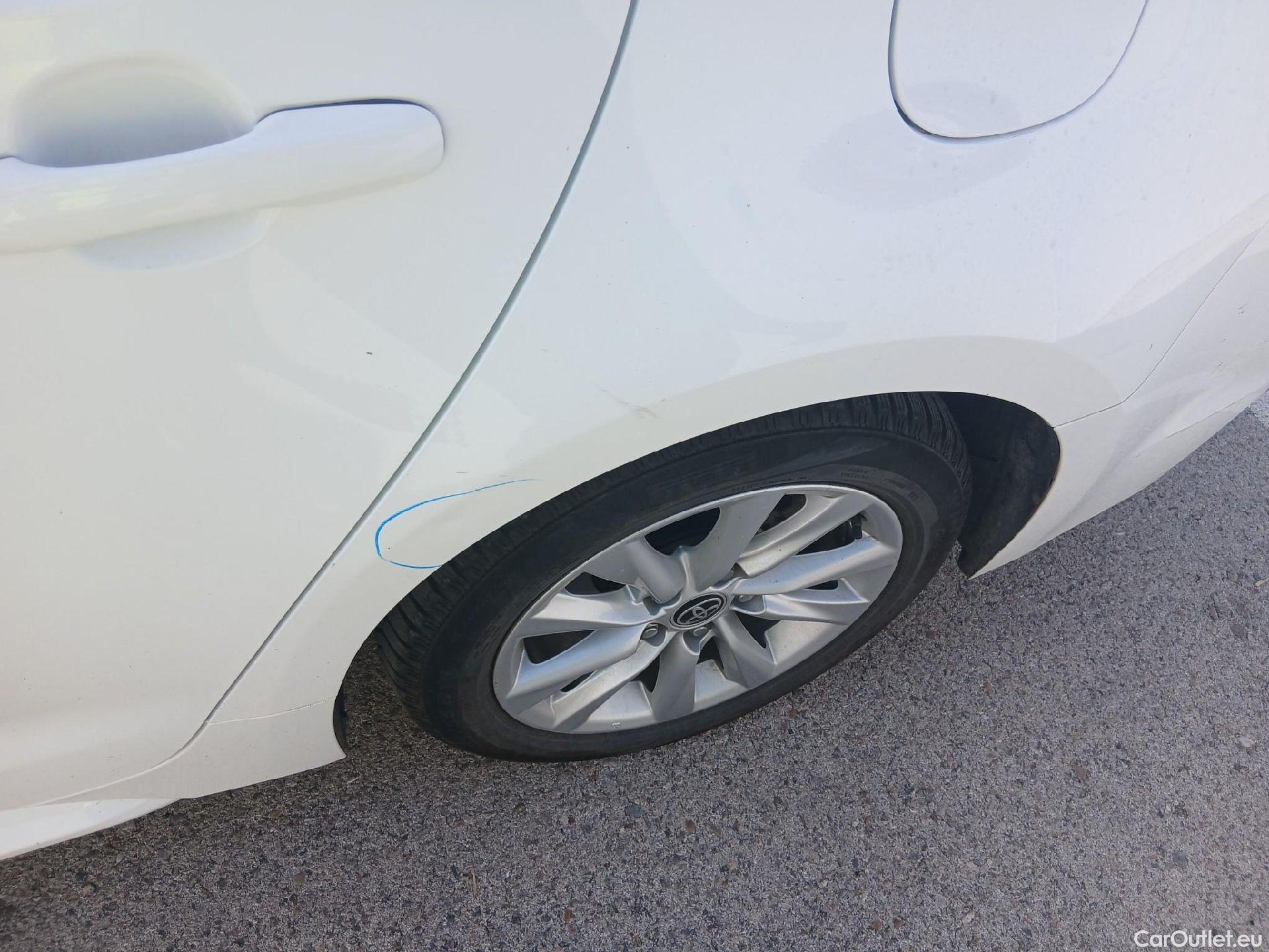  Toyota  Corolla TOYOTA  / 2019 / 5P / familiar 140H Active Plus Touring Sport #17