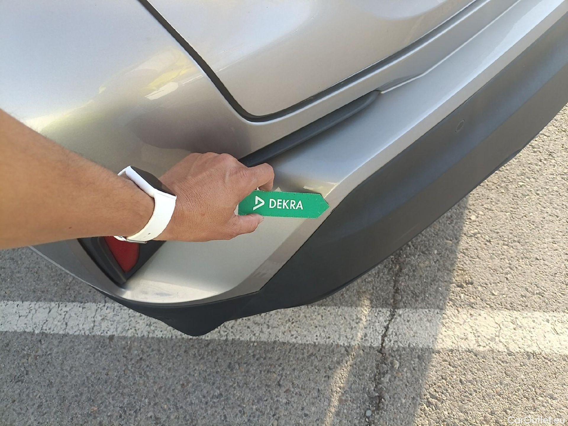  Toyota  C-HR TOYOTA  / 2016 / 5P / todoterreno 1.8 125H Advance (CX) #18